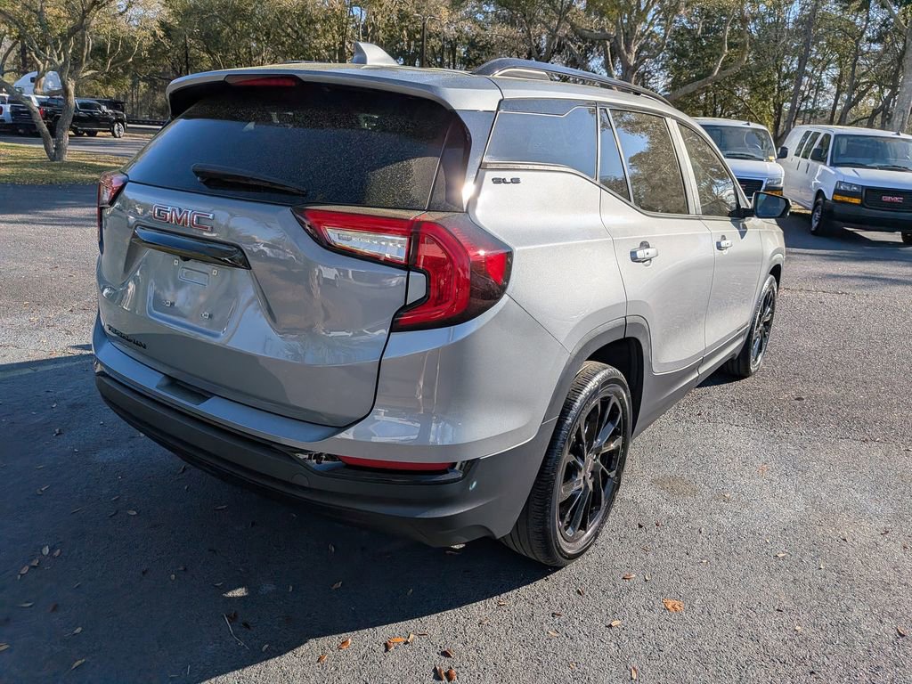 Used 2023 GMC Terrain SLE w/ Driver Convenience Package image 4