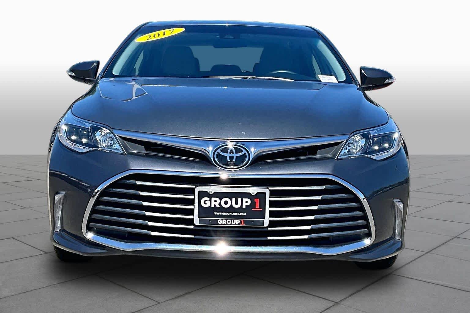 Used 2017 Toyota Avalon XLE w/ All Weather Liner Package FWD image 3