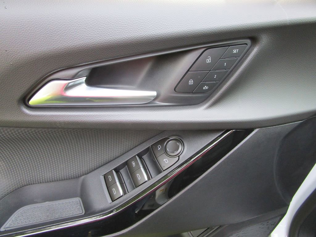 New 2026 Chevrolet Equinox RS w/ Convenience Package III FWD image 24