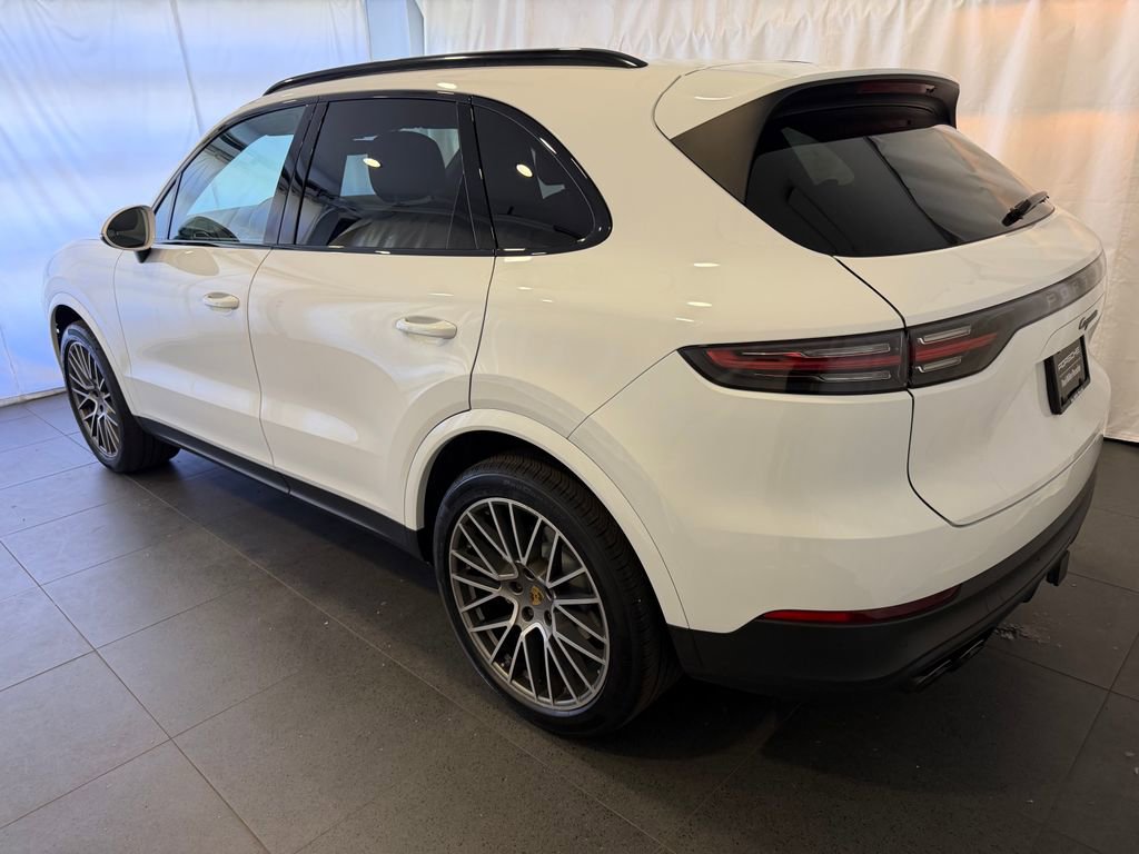 Used 2022 Porsche Cayenne Platinum Edition AWD/4WD image 3