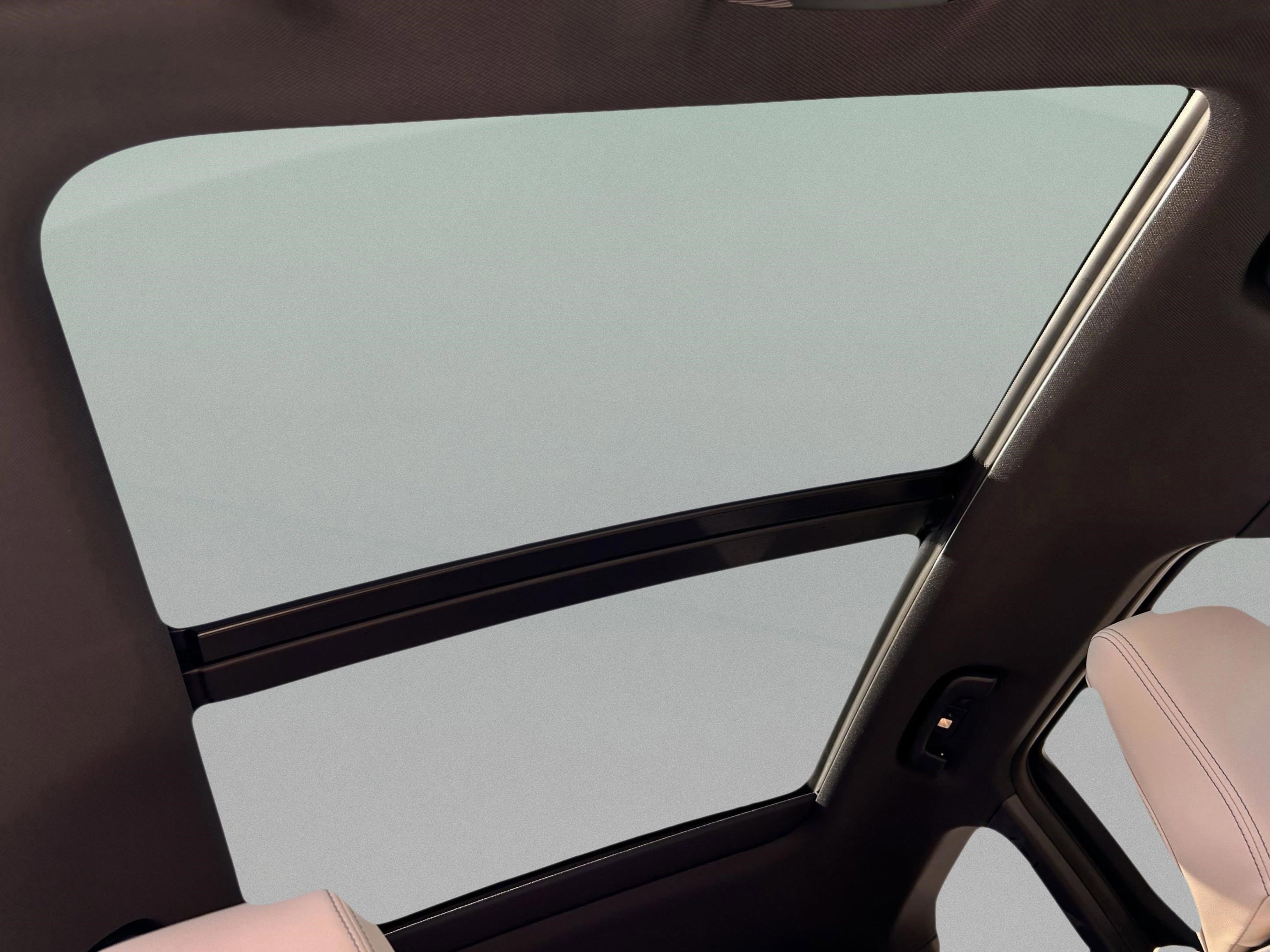 Used 2025 BMW X1 xDrive28i w/ Technology Package image 33