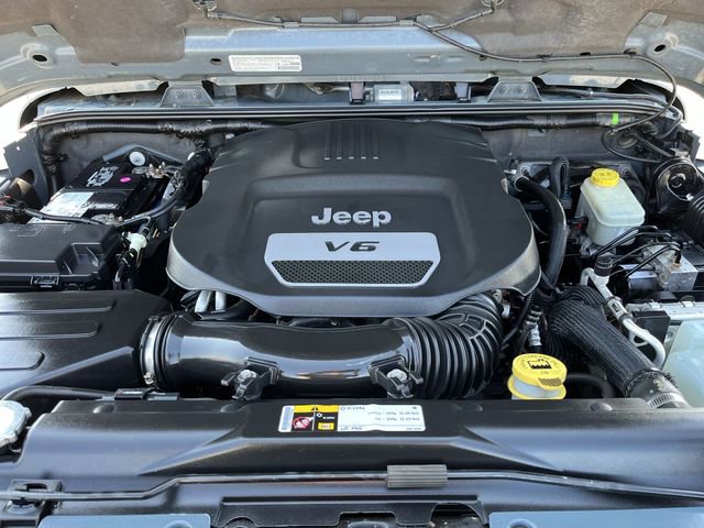 Used 2014 Jeep Wrangler Sahara w/ Dual Top Group image 19