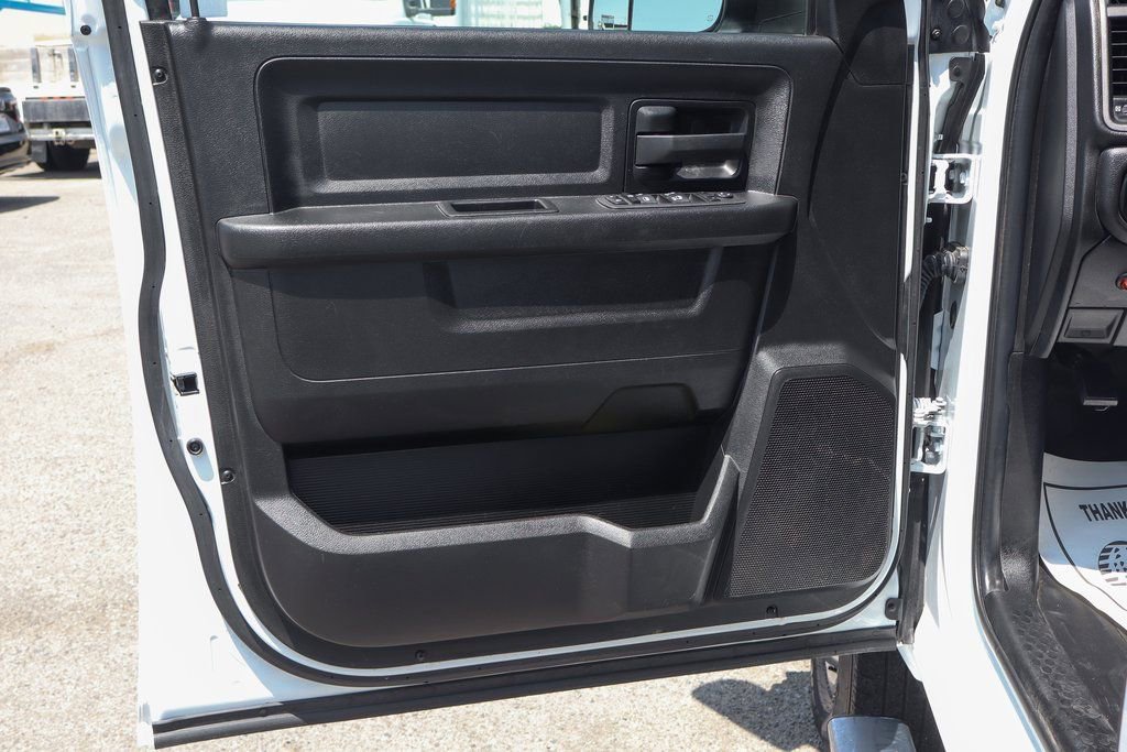 Used 2022 RAM 3500 Tradesman w/ Chrome Appearance Group AWD/4WD image 17