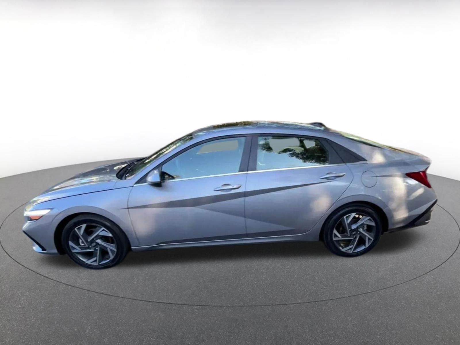 Used 2025 Hyundai Elantra SEL image 9