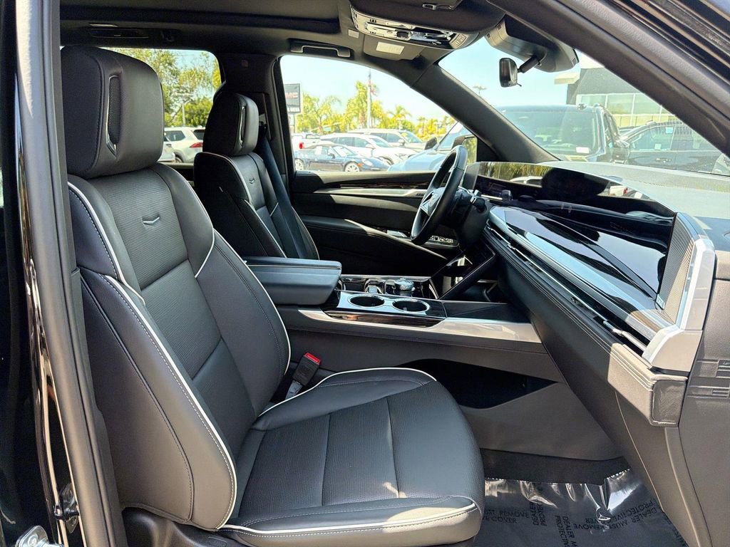 Certified 2025 Cadillac Escalade ESV Premium Luxury RWD image 33