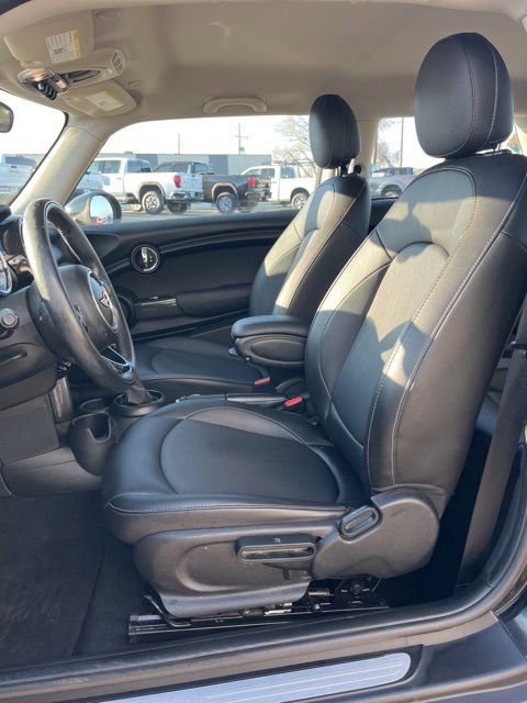 Used 2019 MINI Cooper 2-Door Hardtop image 25