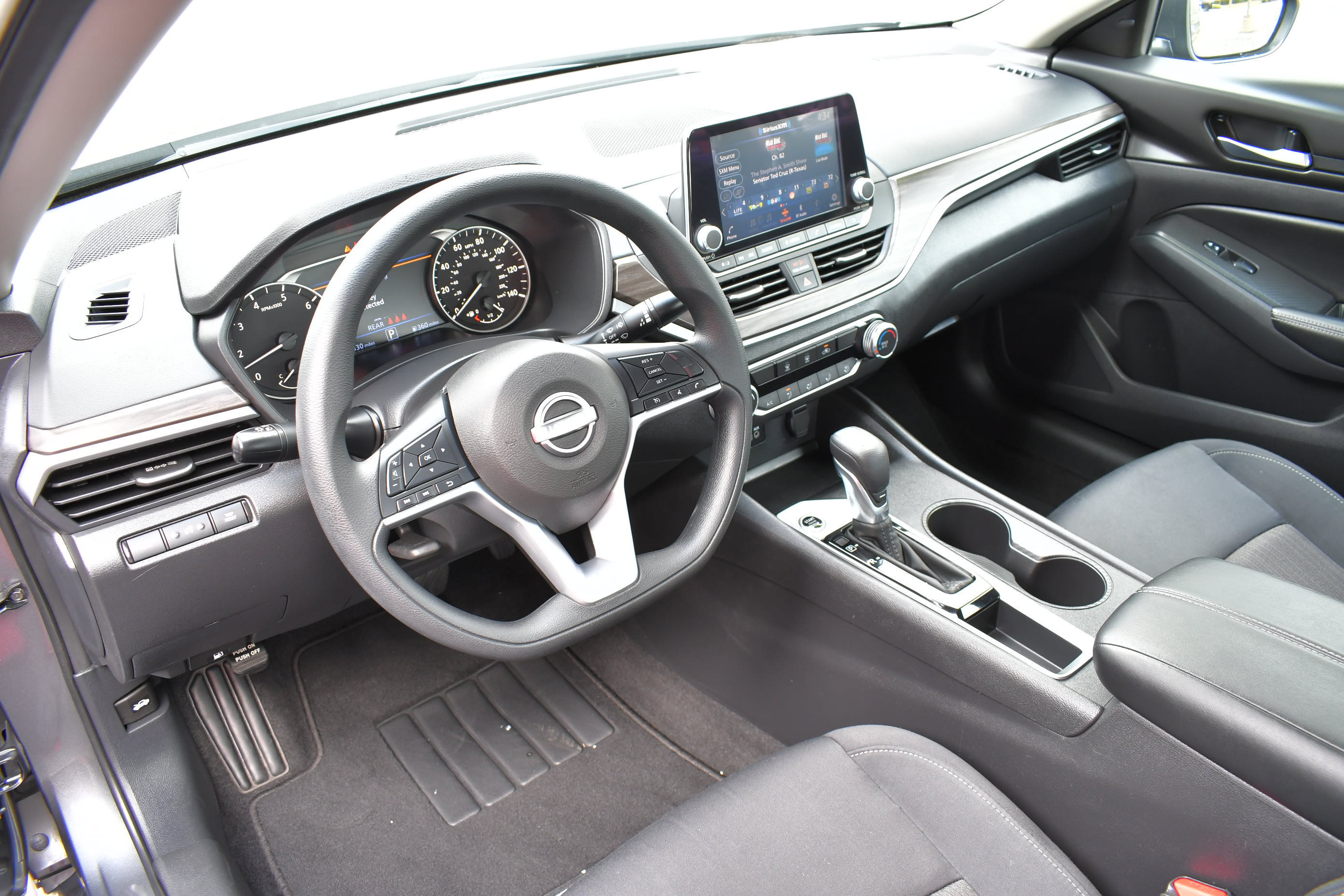 Used 2025 Nissan Altima 2.5 SV FWD image 13