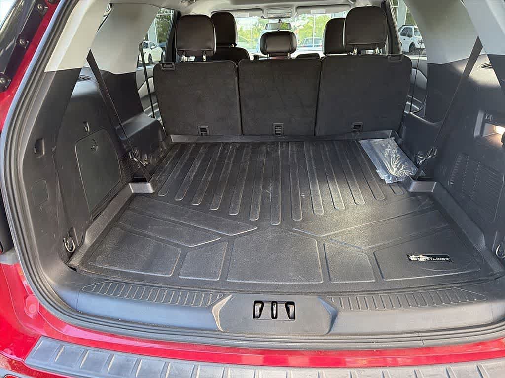 Used 2021 Ford Explorer XLT w/ Equipment Group 202A AWD/4WD image 11