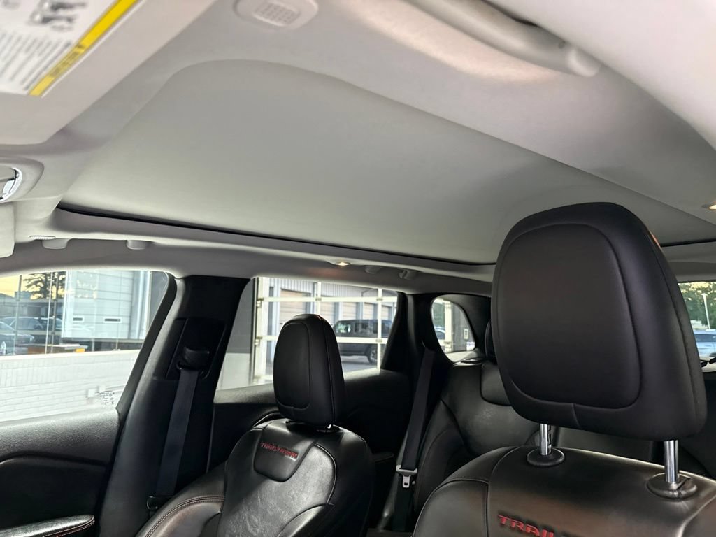 Used 2021 Jeep Cherokee Trailhawk w/ Sun, Sound & Nav Group AWD/4WD image 24