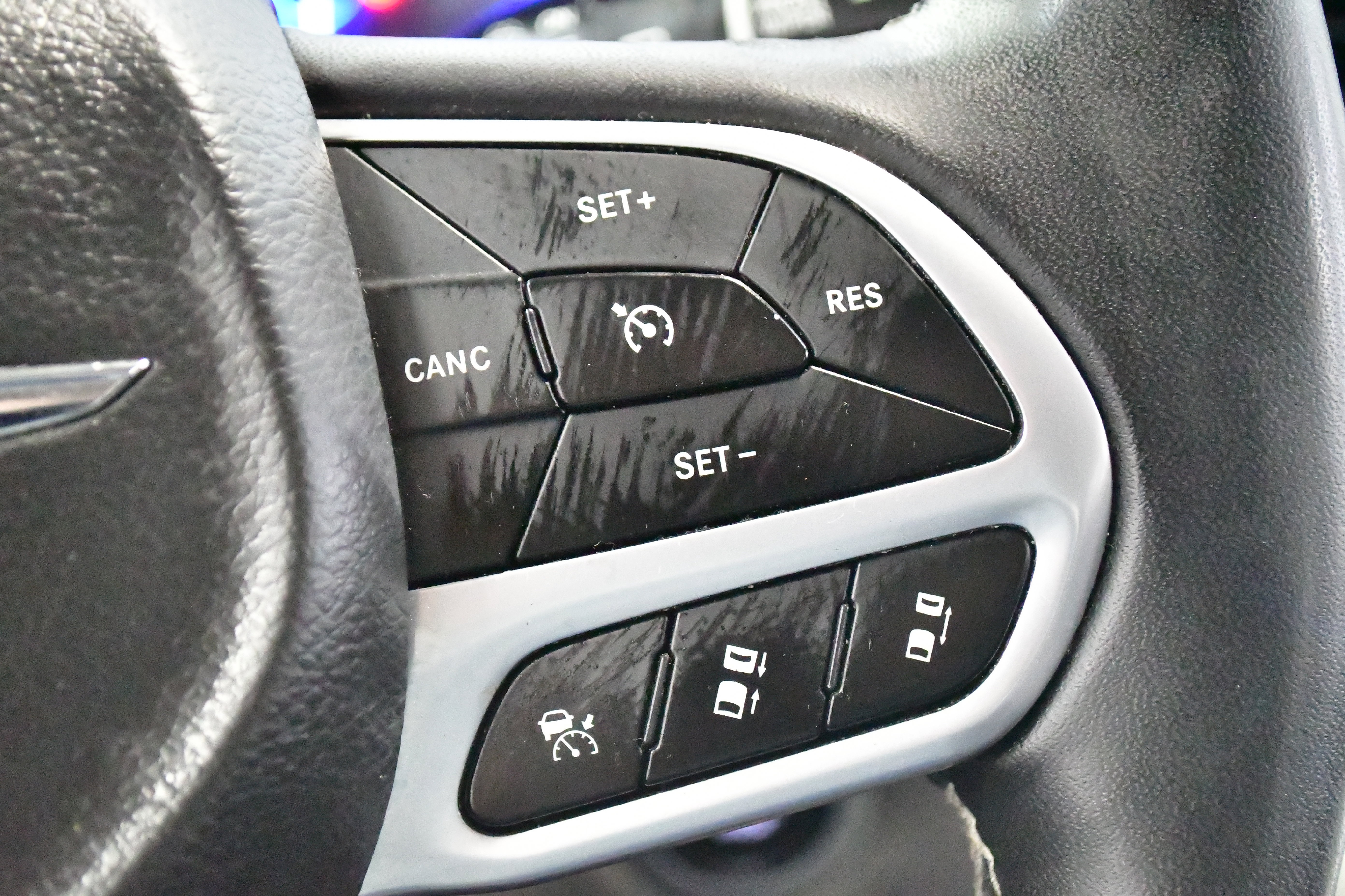 Used 2023 Chrysler Pacifica Touring-L FWD image 25