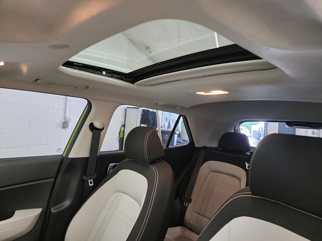 Used 2023 Hyundai Venue SEL w/ Cargo Package FWD image 22