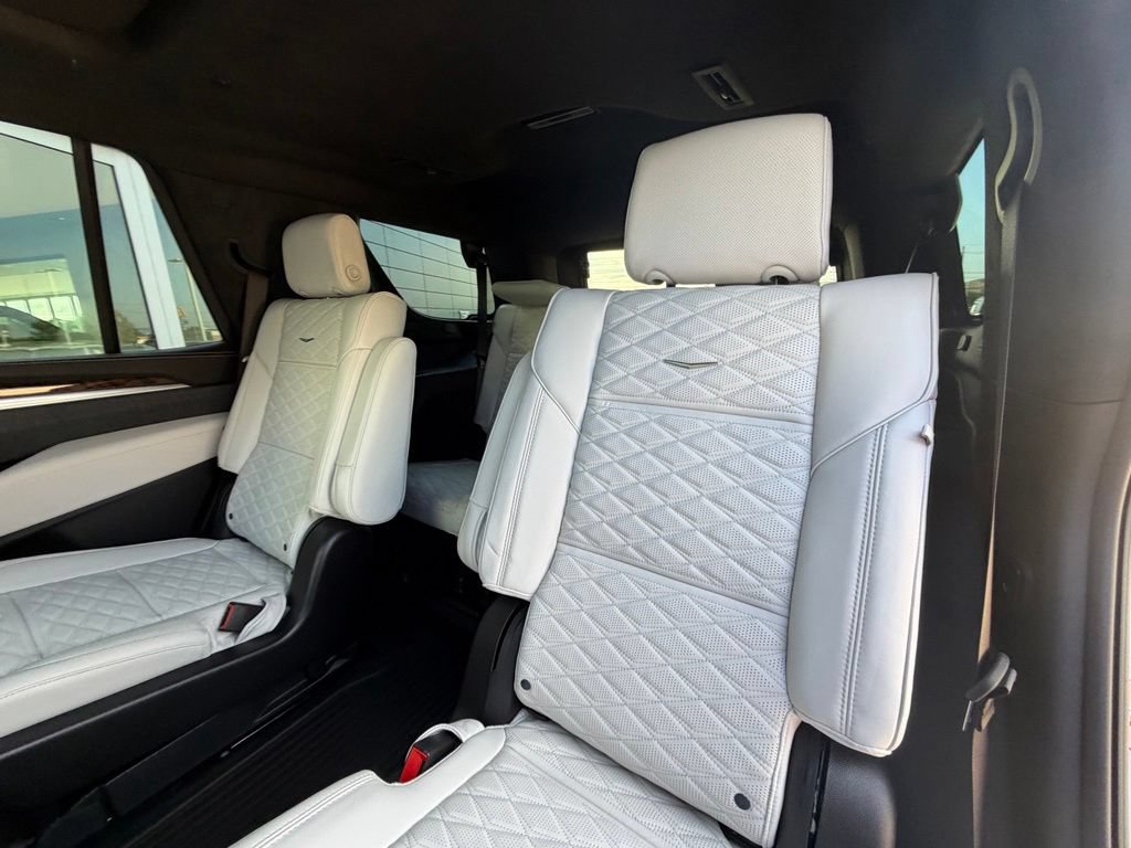 New 2026 Cadillac Escalade Platinum Sport w/ LPO, ONYX Package AWD/4WD image 19