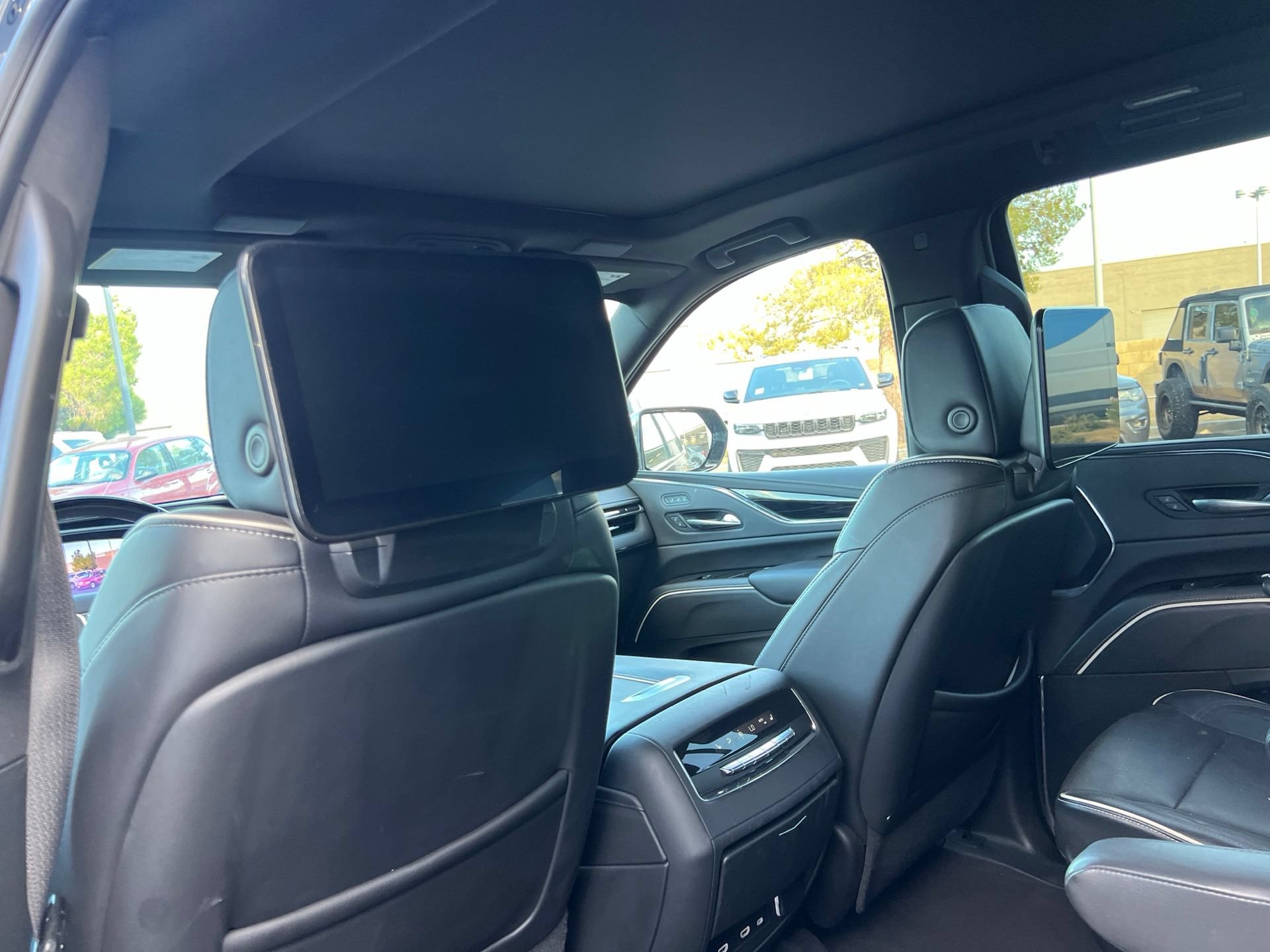 Used 2023 Cadillac Escalade Sport AWD/4WD image 28