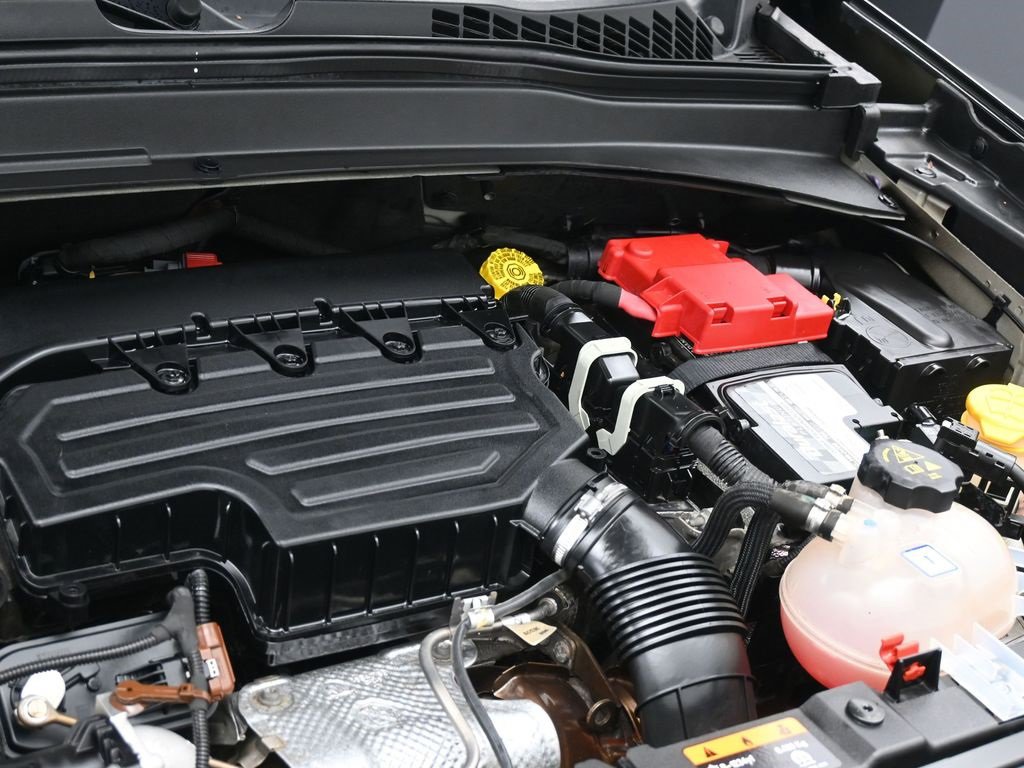 Used 2021 Jeep Renegade Latitude w/ Luxury Group II image 21