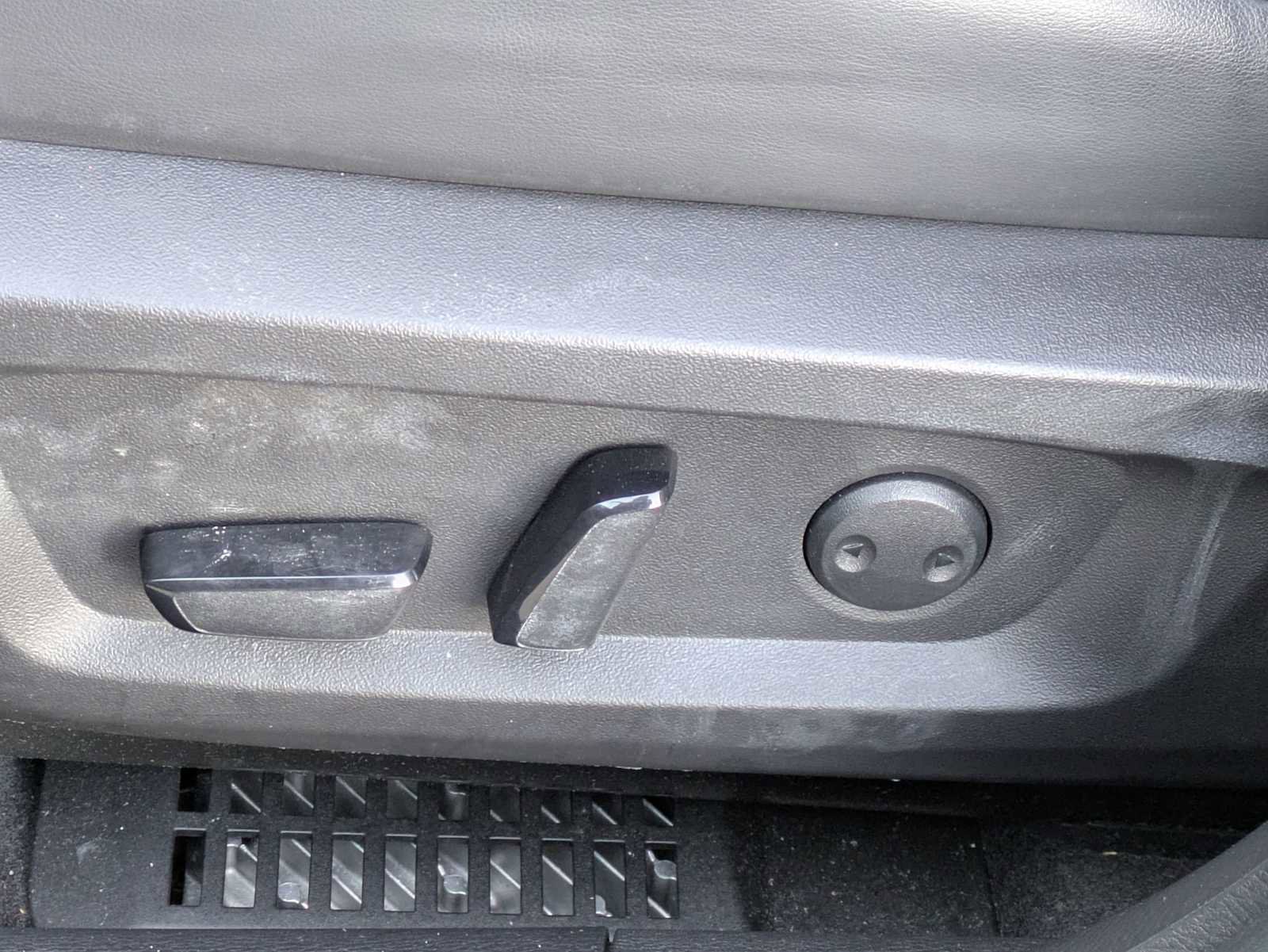 Used 2023 Mitsubishi Outlander SE image 16