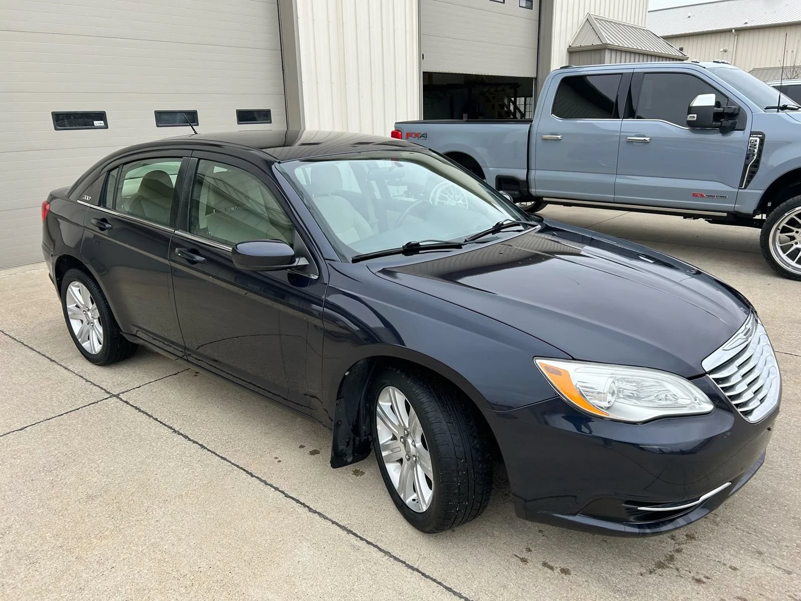 Used 2012 Chrysler 200 Touring w/ Cold Weather Group FWD image 4