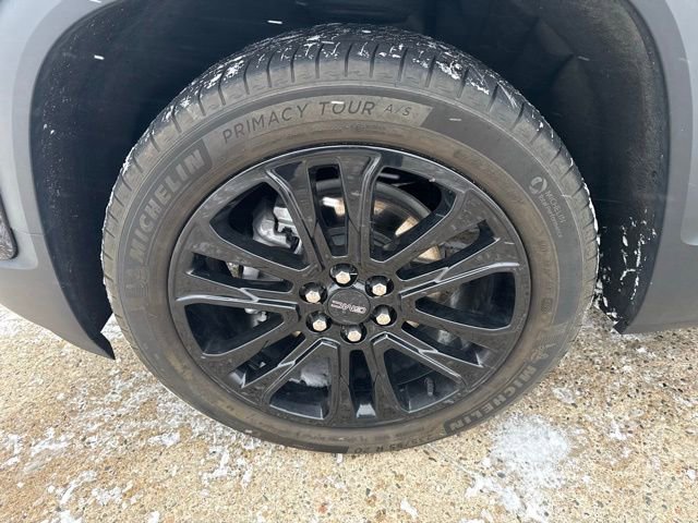 Used 2023 GMC Acadia SLE w/ Driver Convenience Package image 9