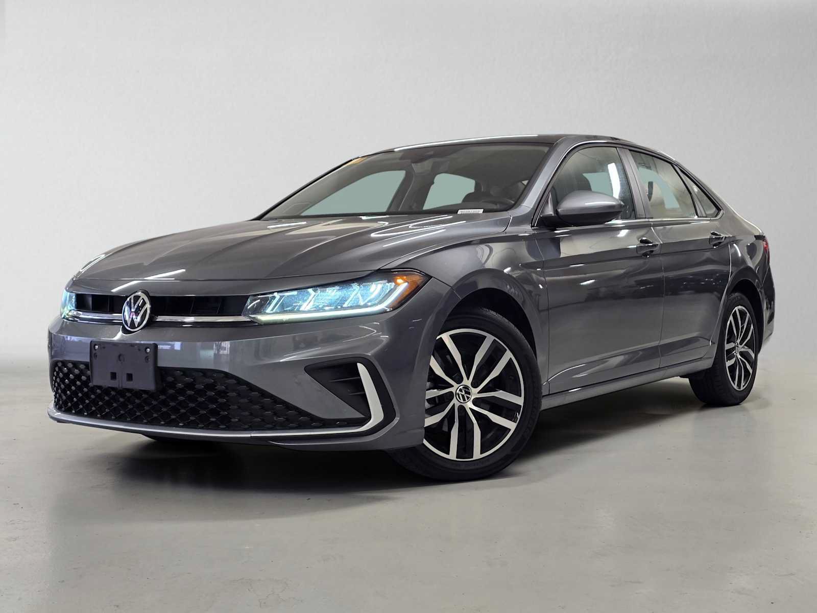 Used 2025 Volkswagen Jetta SE FWD image 1
