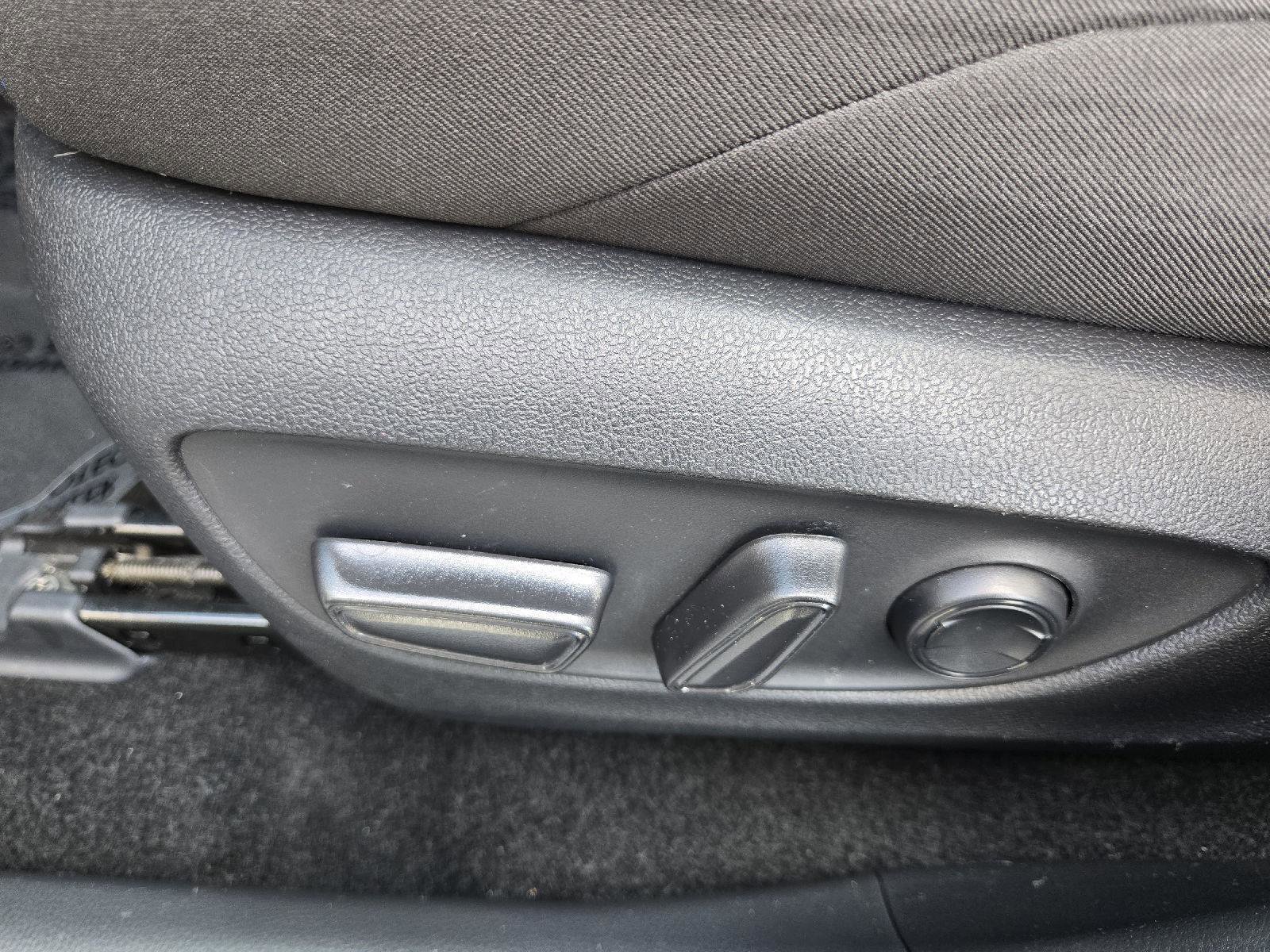 Used 2024 Toyota RAV4 SE image 19