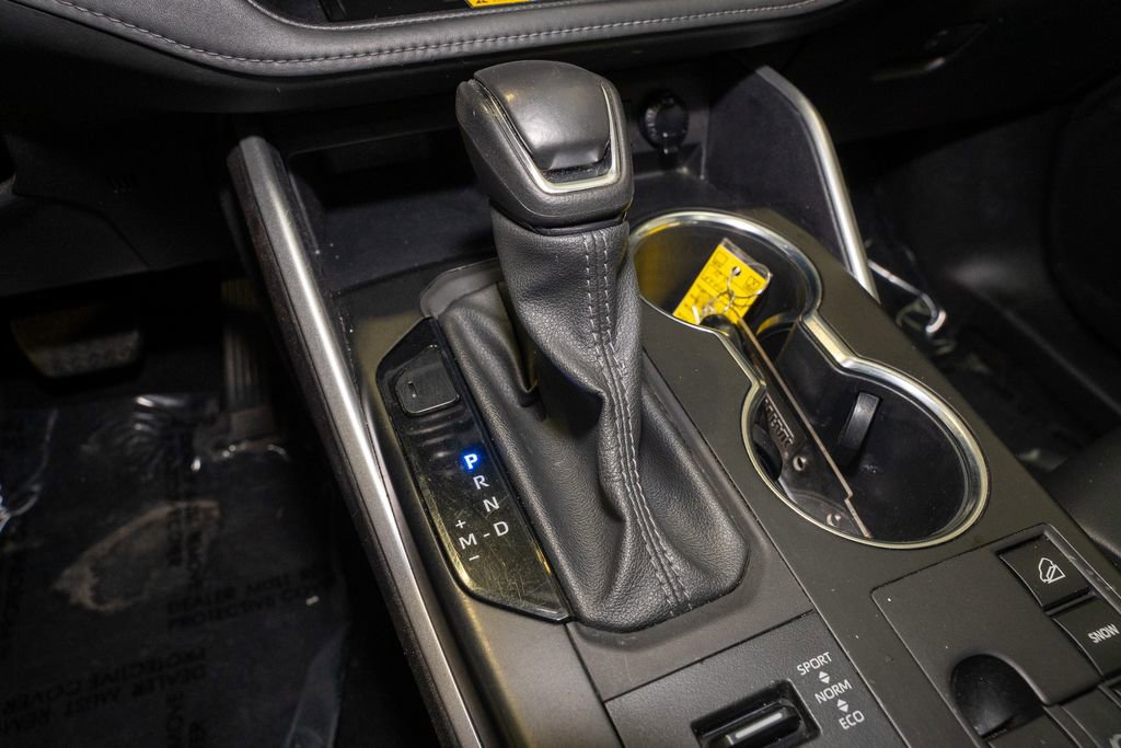 Used 2024 Toyota Highlander XLE image 19