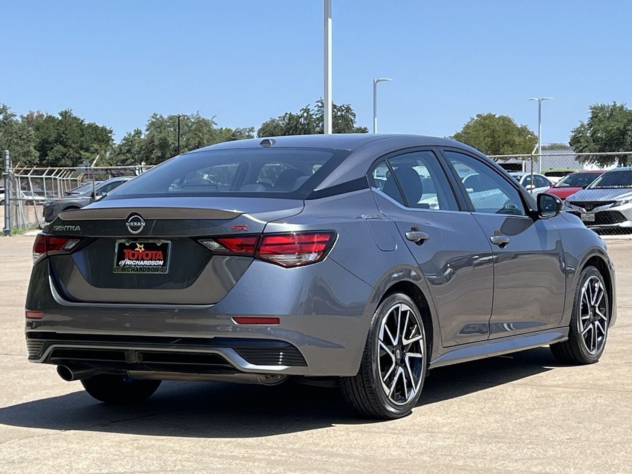 Used 2025 Nissan Sentra SR FWD image 4