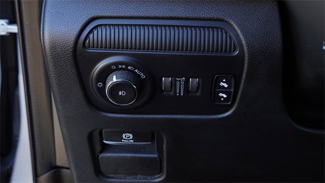 Used 2023 Jeep Wagoneer L Series III w/ Preferred Equipment Group image 23