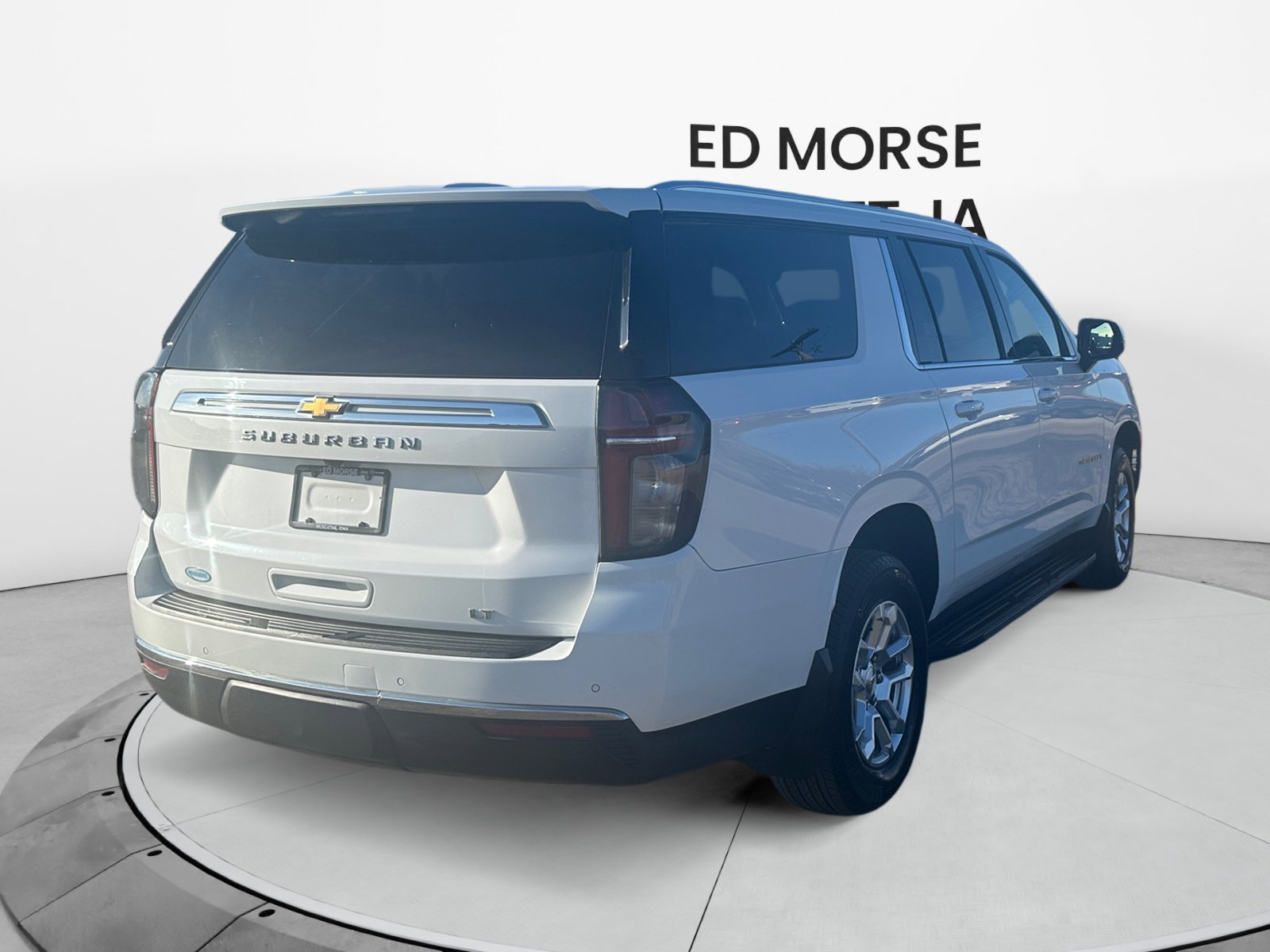 Used 2021 Chevrolet Suburban LT w/ Luxury Package image 5