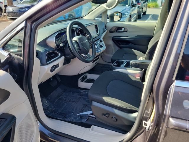 Used 2021 Chrysler Pacifica Touring FWD image 15