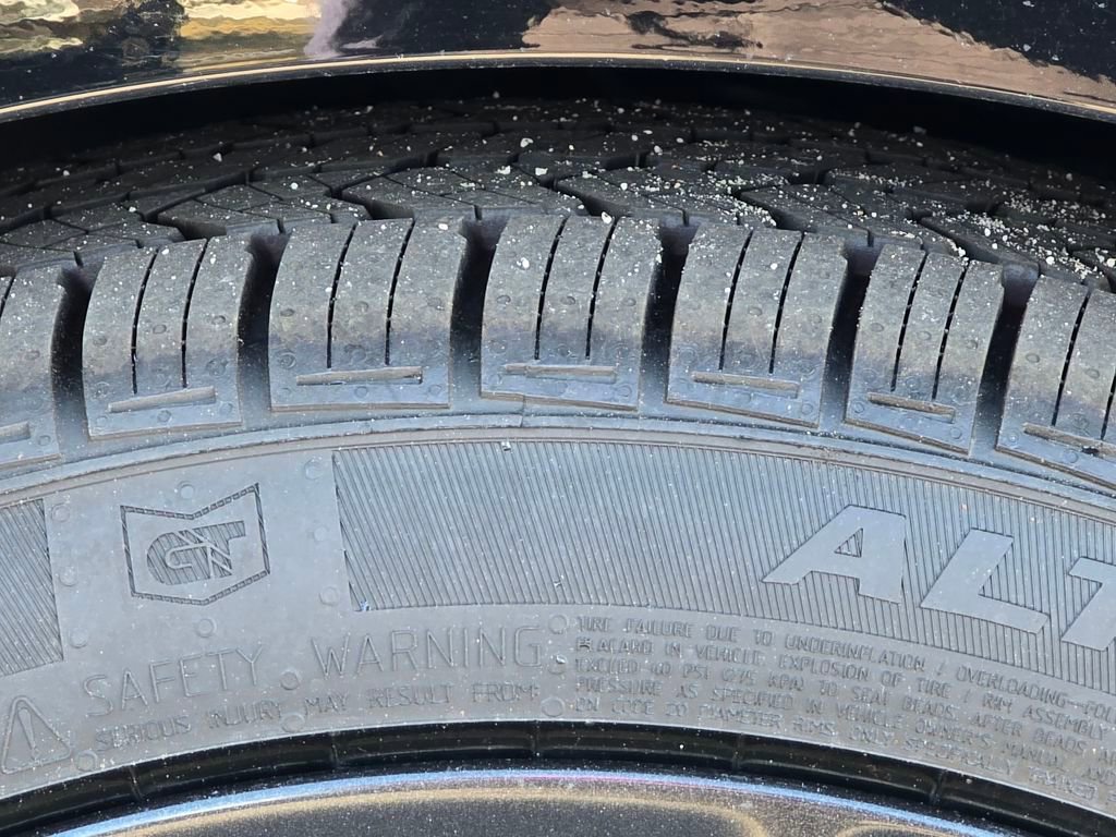 Used 2024 Chevrolet Camaro LT w/ Technology Package image 28