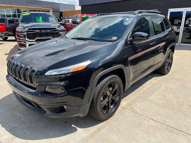 Used 2016 Jeep Cherokee Latitude w/ Comfort/Convenience Group AWD/4WD image 3