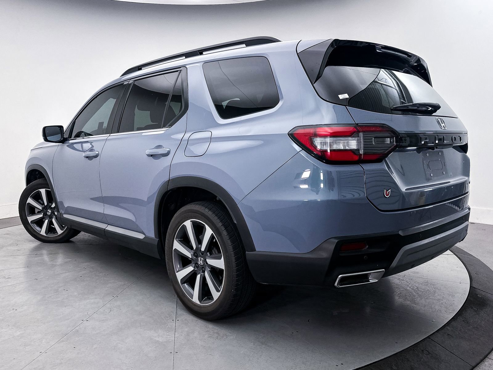 Used 2023 Honda Pilot Touring image 2