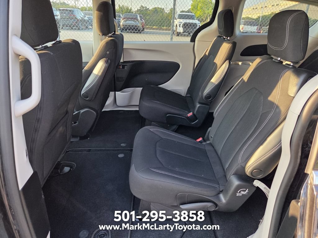 Used 2022 Chrysler Voyager LX FWD image 7