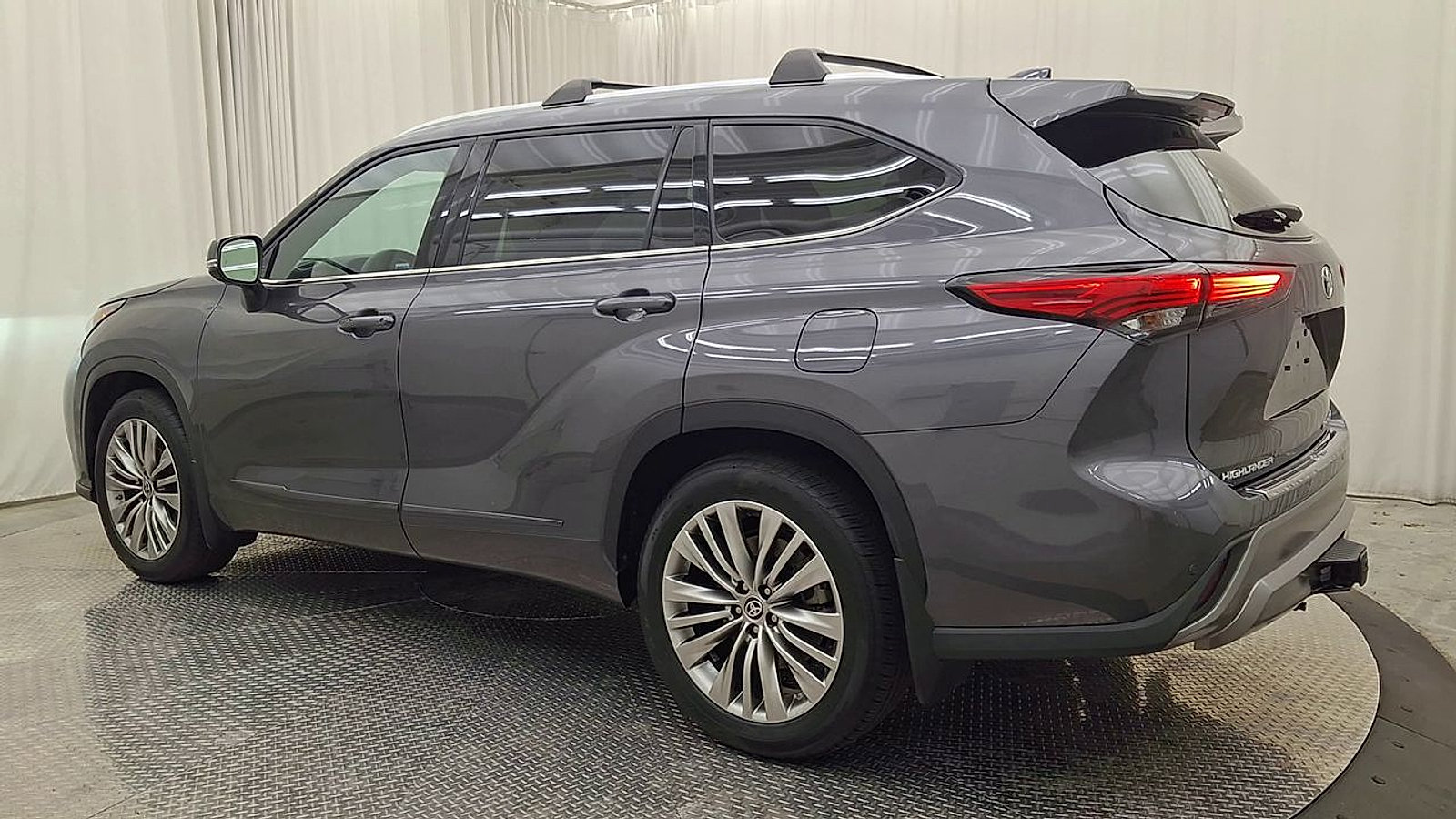 Used 2022 Toyota Highlander Platinum AWD/4WD image 12