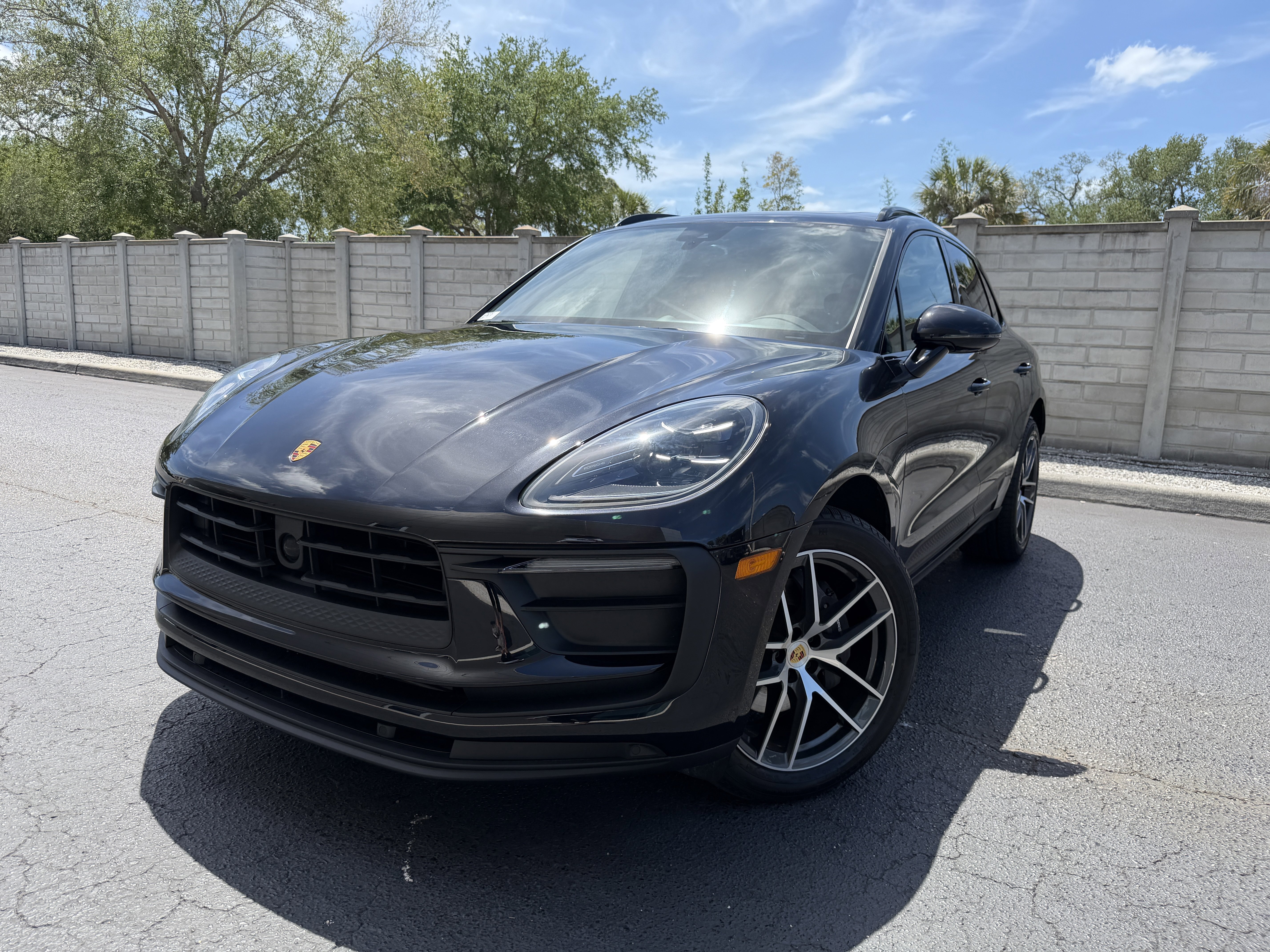 Certified 2025 Porsche Macan image 1