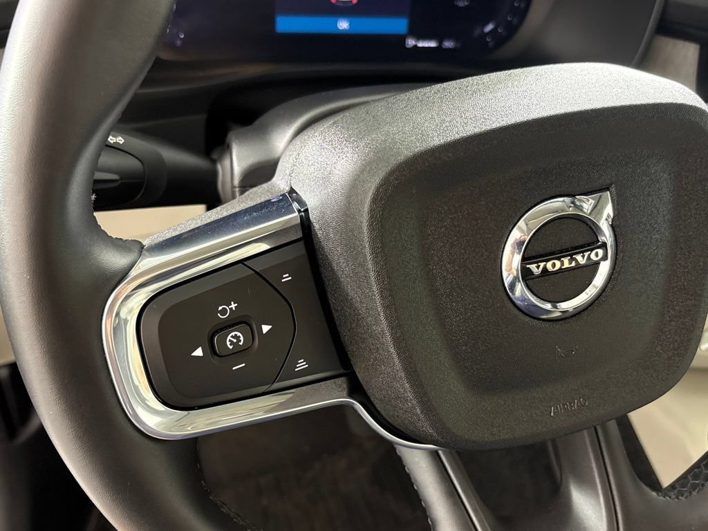 Used 2026 Volvo XC40 B5 Plus AWD/4WD image 32