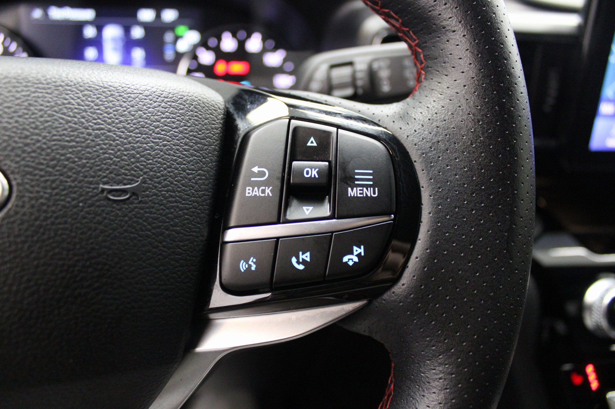 Used 2023 Ford Explorer ST-Line w/ Class IV Trailer Tow Package image 40