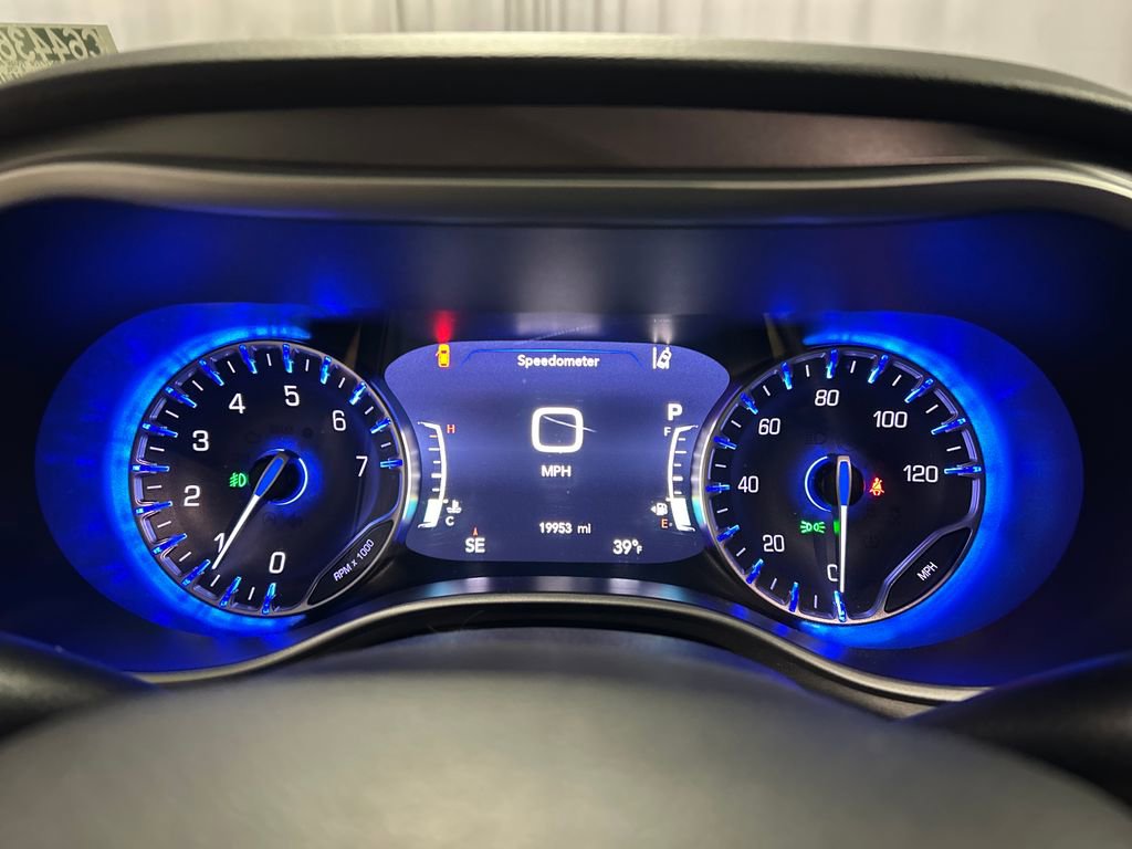 Used 2024 Chrysler Pacifica Touring-L image 16