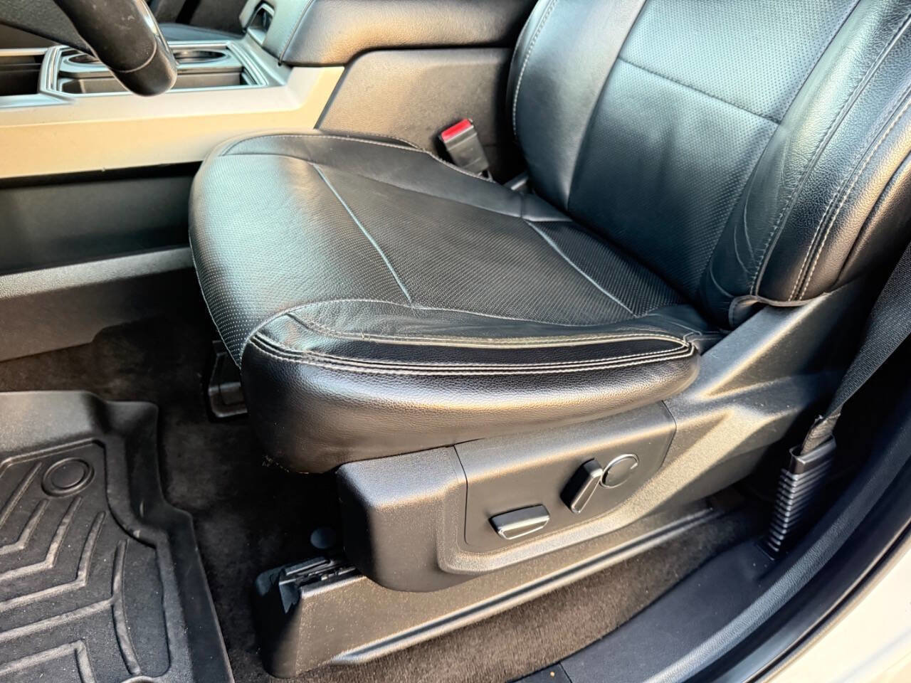 Used 2017 Ford F350 Lariat w/ Lariat Value Package image 16