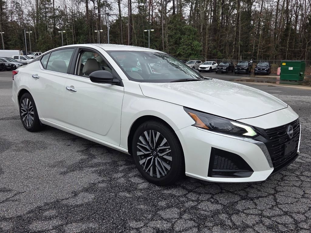 Used 2025 Nissan Altima 2.5 SV image 1