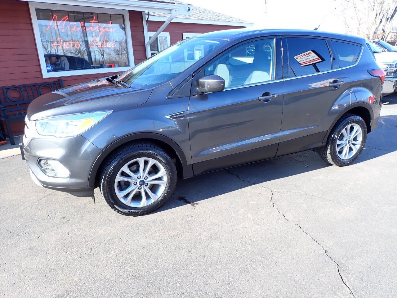 Used 2019 Ford Escape SE FWD image 3