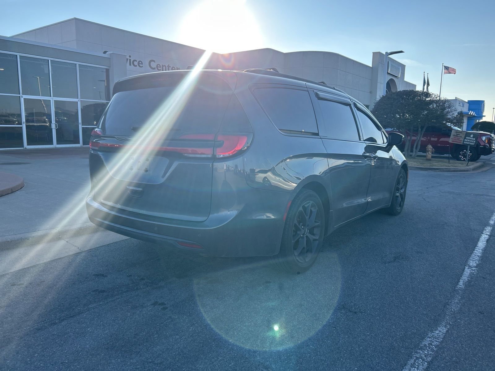 Used 2022 Chrysler Pacifica Touring-L w/ S Appearance Package image 6