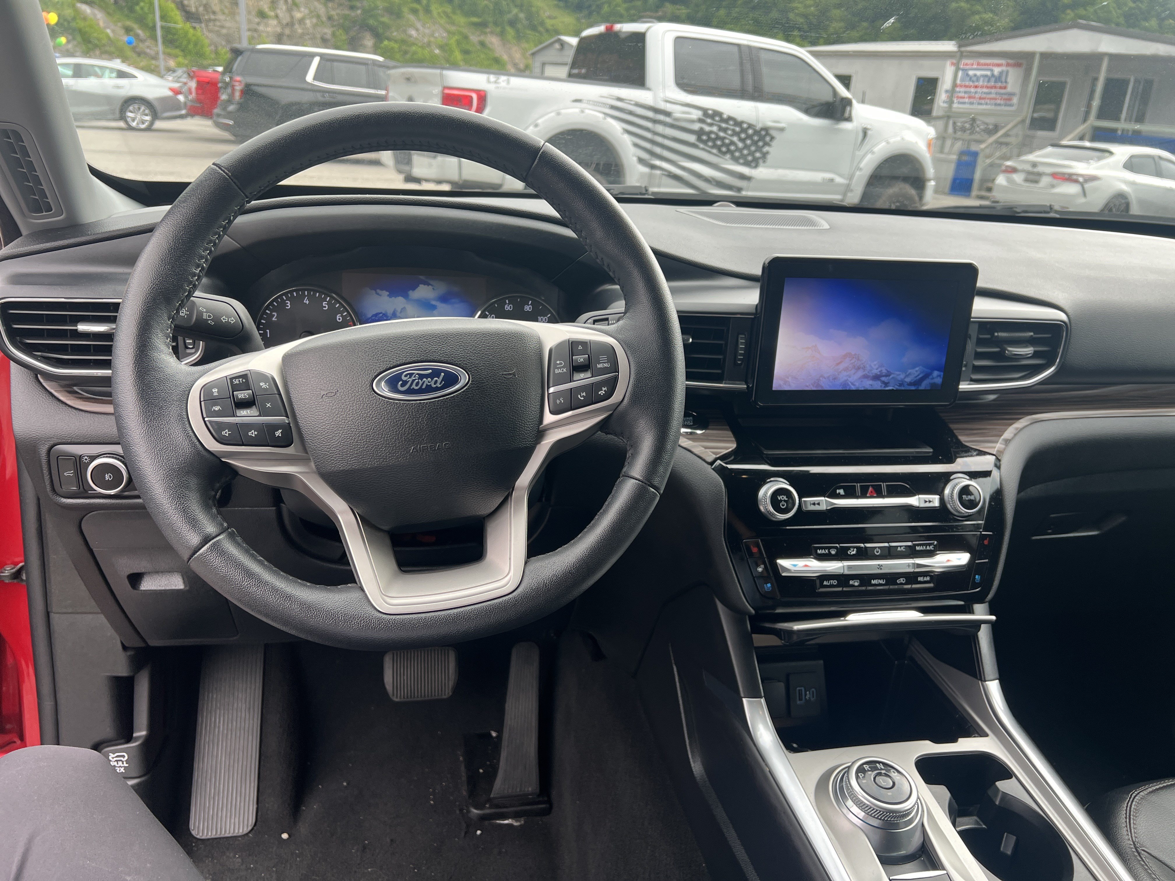 Used 2024 Ford Explorer Limited w/ Equipment Group 301A RWD image 8