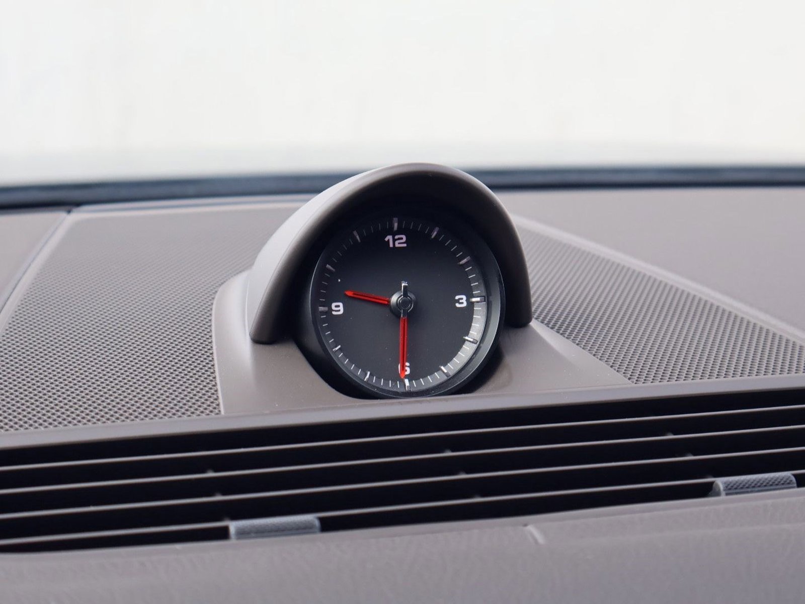 Certified 2023 Porsche Panamera Platinum Edition image 28