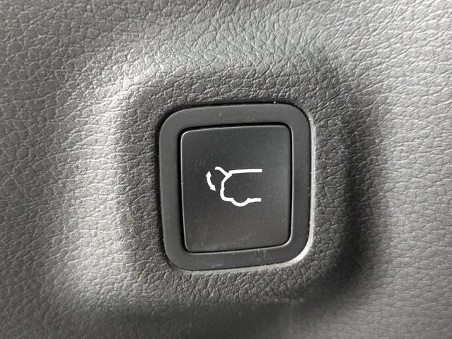 Used 2023 Jeep Compass Latitude w/ Sun and Sound Group AWD/4WD image 13