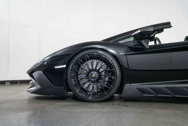 Used 2017 Lamborghini Aventador LP 750-4 Superveloce AWD/4WD image 12