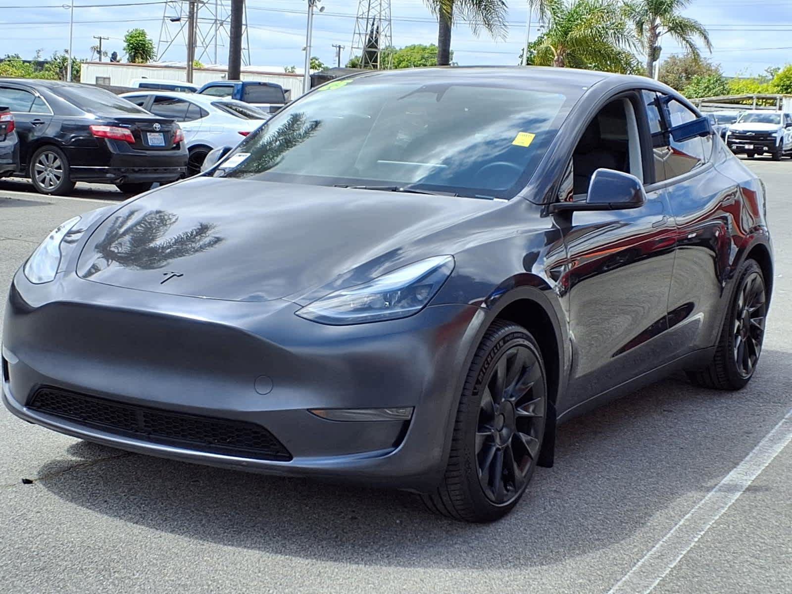 Used 2025 Tesla Model Y Long Range RWD image 3