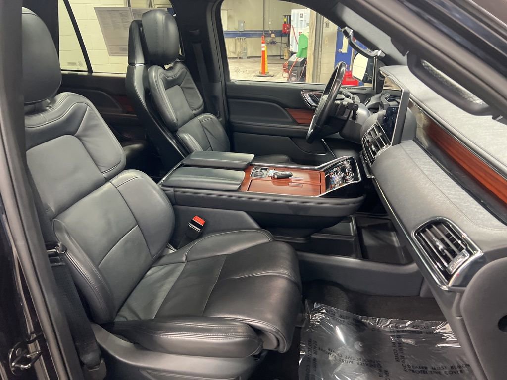 Used 2024 Lincoln Navigator Reserve image 9