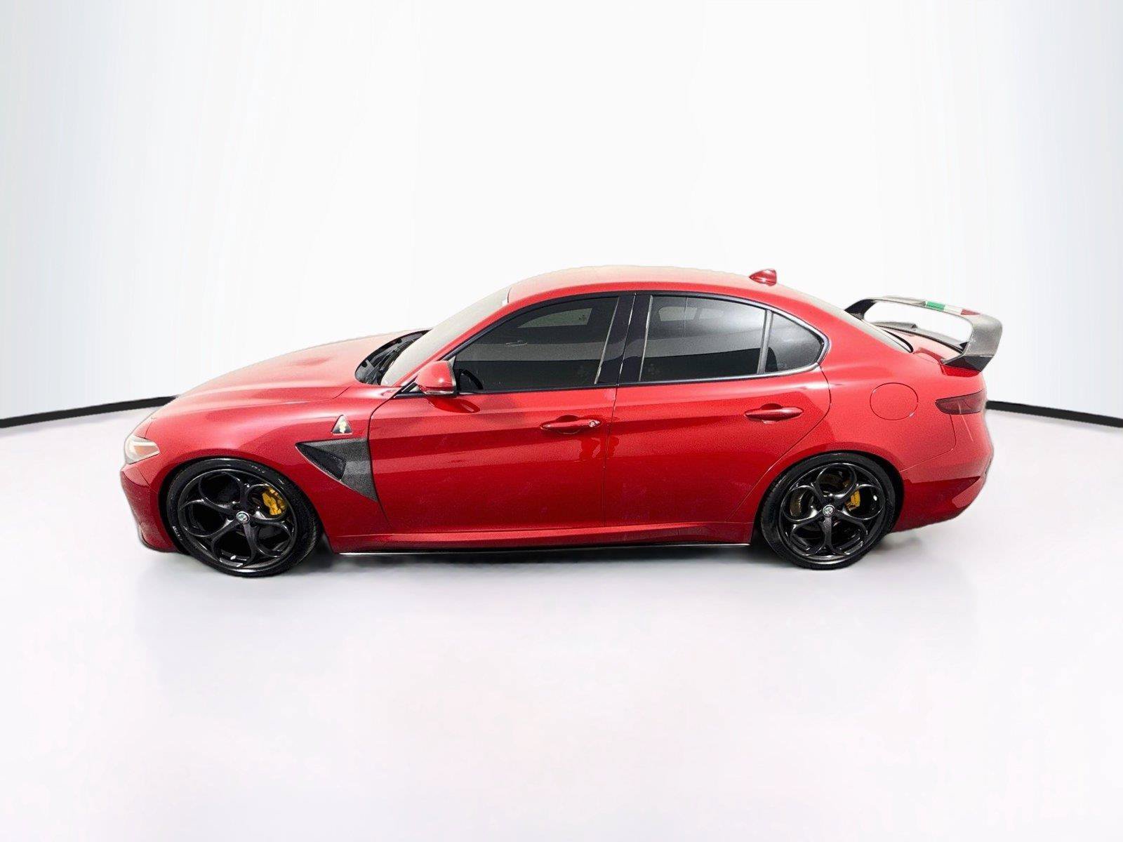 Used 2018 Alfa Romeo Giulia Ti Sport w/ Quick Order Package 22S Sport AWD/4WD image 3