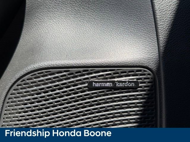 Used 2023 Chrysler Pacifica Limited w/ Uconnect Theater Family Group image 16