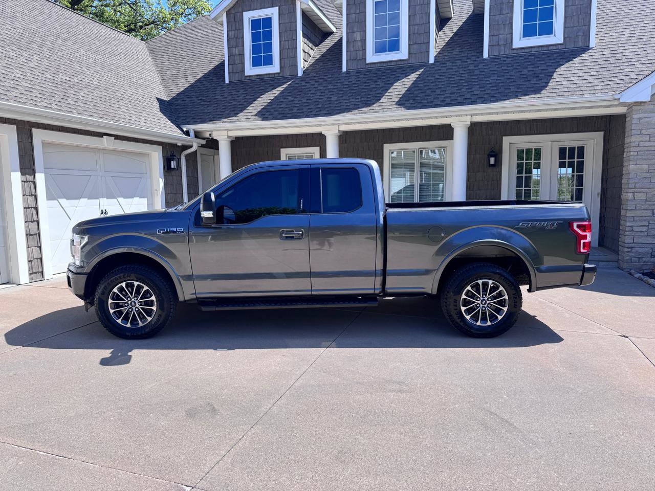 Used 2018 Ford F150 XLT w/ Equipment Group 302A Luxury AWD/4WD image 3